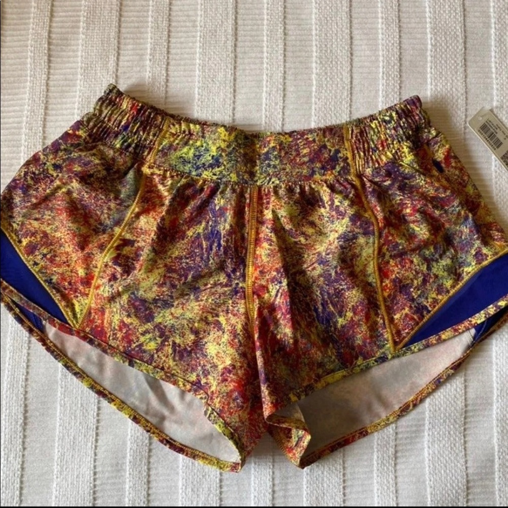 NWT Lululemon Hotty Hot Seawheeze 2019 Shorts 2.5" size 6